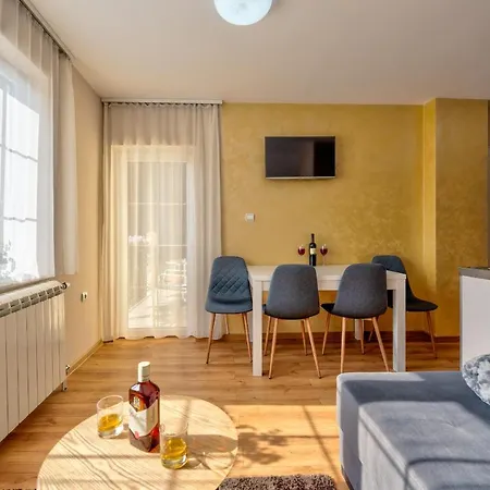 Narcis Apartment *
